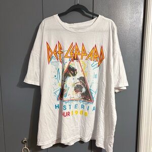 Def Leppard 2X graphic tee NWOT
